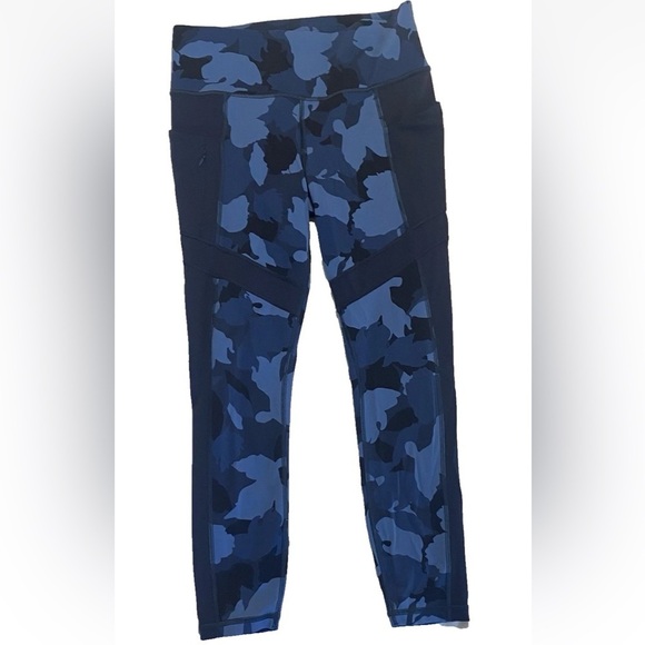 Athleta All In 7/8 Leggings Blue Camouflage Size Medium Tonal Blue Zip Pocket - Picture 5 of 7